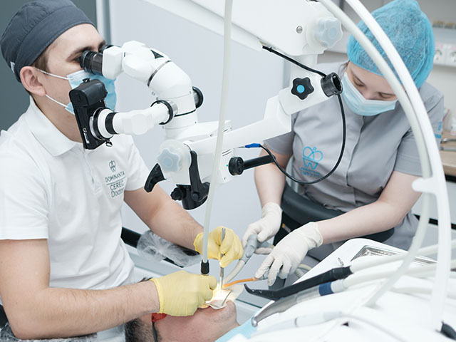 Фото: Лечение зубов в клинике с применением микроскопа: результат в 2 раза дольше