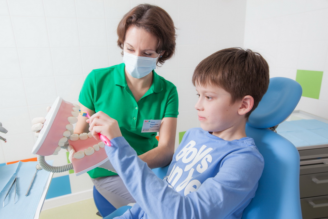Фото: Лечение зубов у детей стоматолог начинает с поиска подхода к пациенту