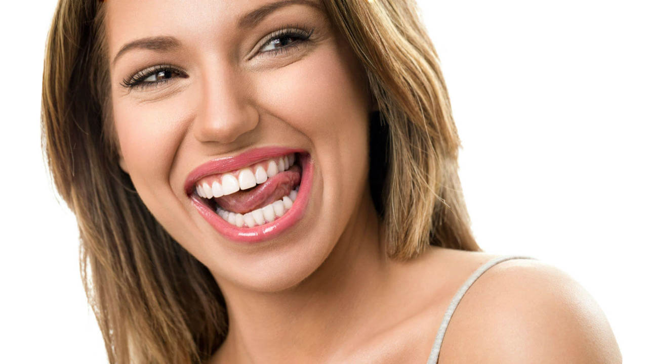 Фото: эстетическая стоматология делает зубы красивыми, исправляя дефекты